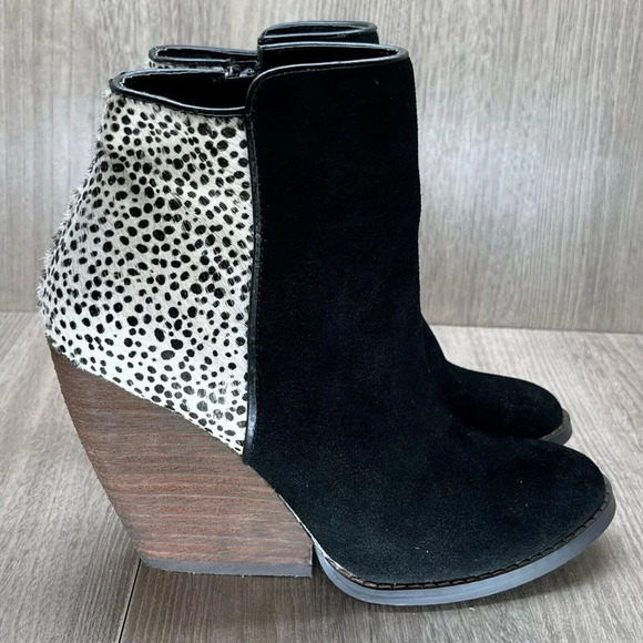 Volatile Shoes - Very Volatile Booties Womens 6 Chatter Cheetah Calf Hair Suede Wedge Black Beige